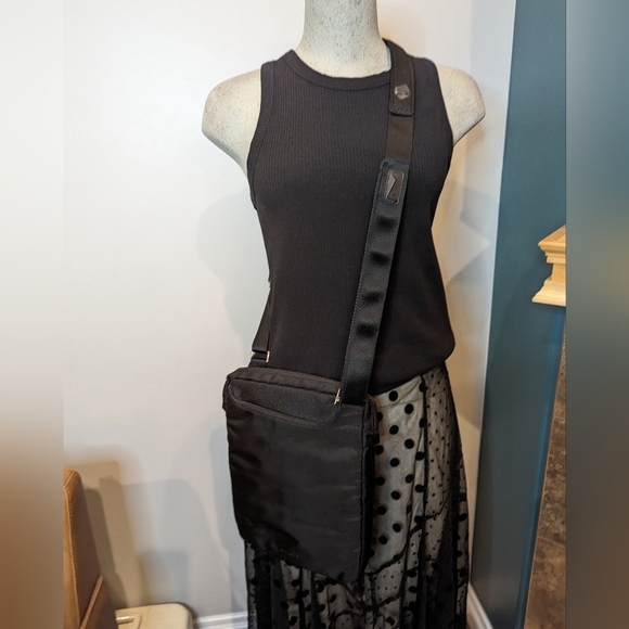 Tucano Italy Finatex Black Crossbody Shoulder Bag Unisex - Picture 5 of 7